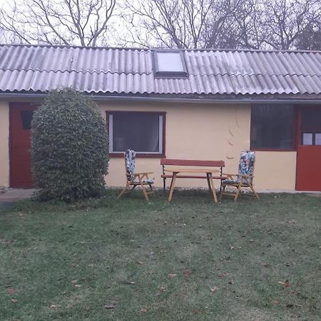Kamilla Vendégház Écs Exterior foto